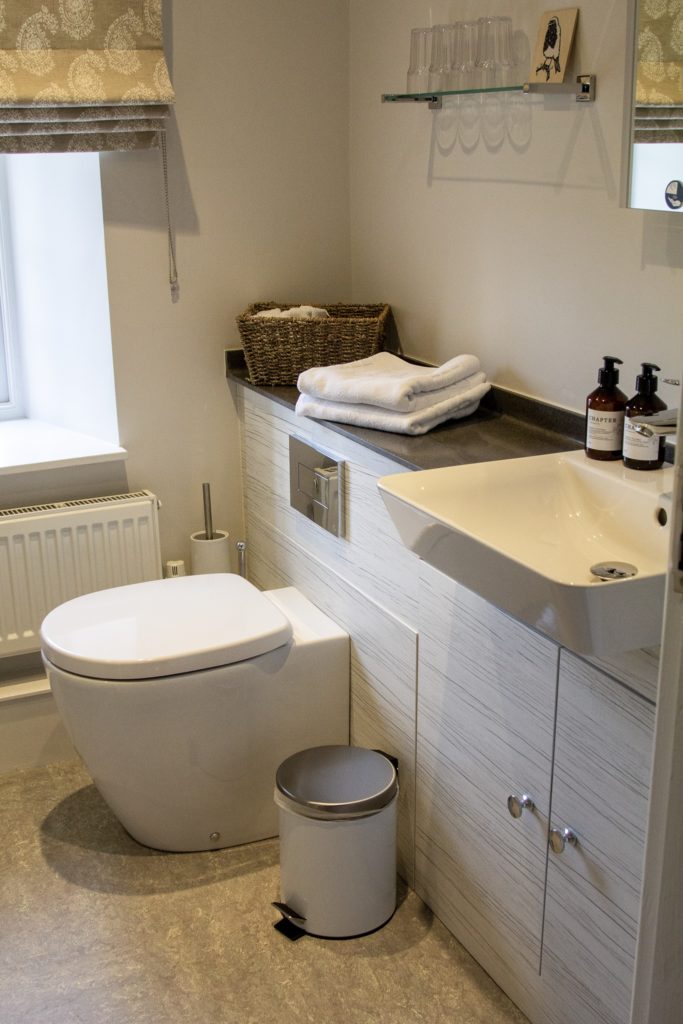 bathroom at carr cottage at harewood holidays